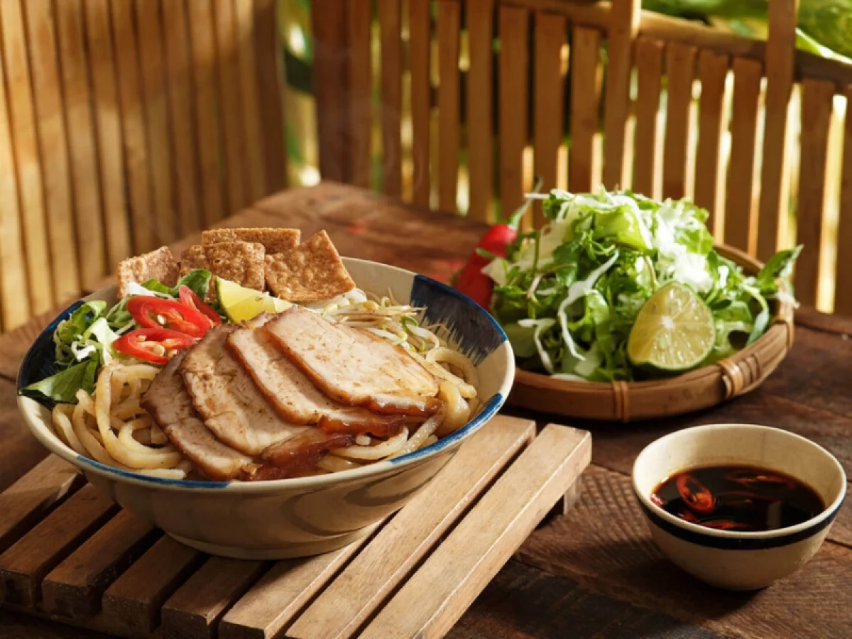 Cao Lau Must Try Dish when visit Hoi An