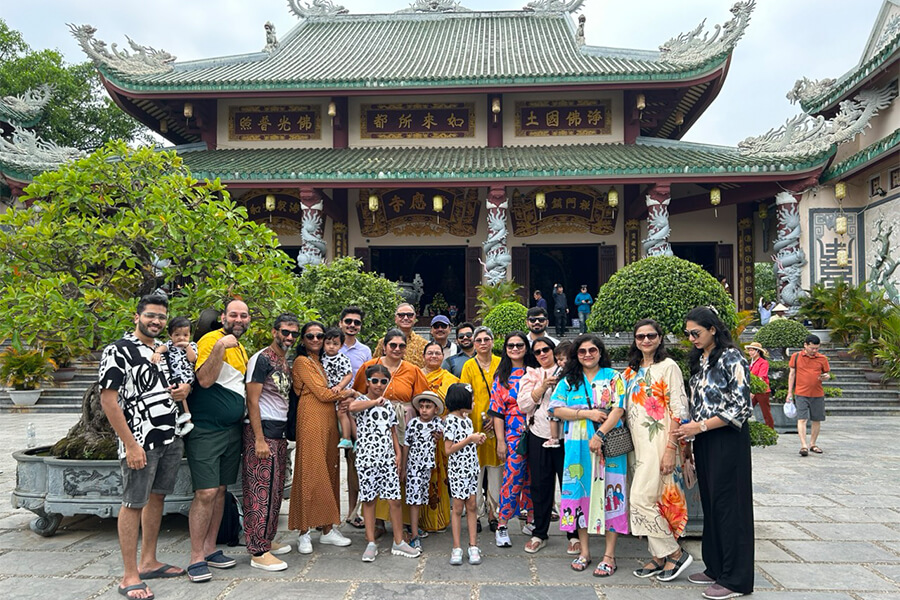 Customer-Centered-Service​-by-danang-local-tour-operators.jpg