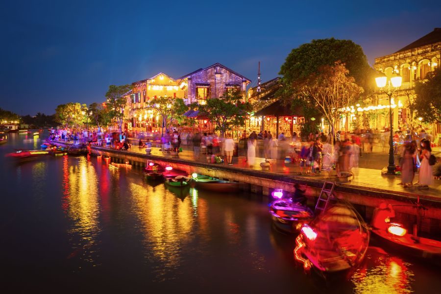 Hoi An Old Town Evening Foodie Walk