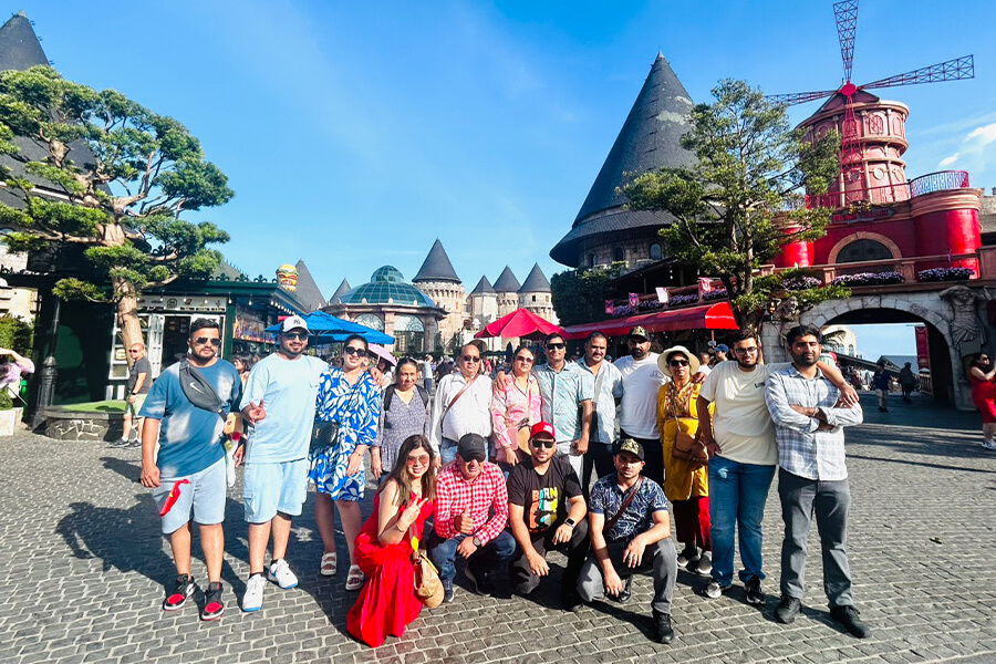 Smiling-visitors-on-a-local-experience-with-an-expert-Danang-travel-agent.jpg