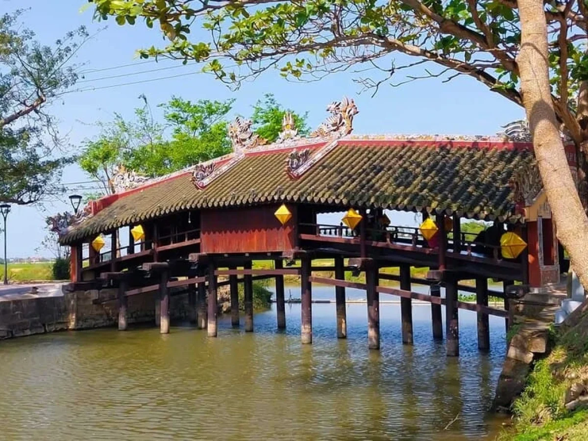 House above, bridge below -Thuong gia ha kieu