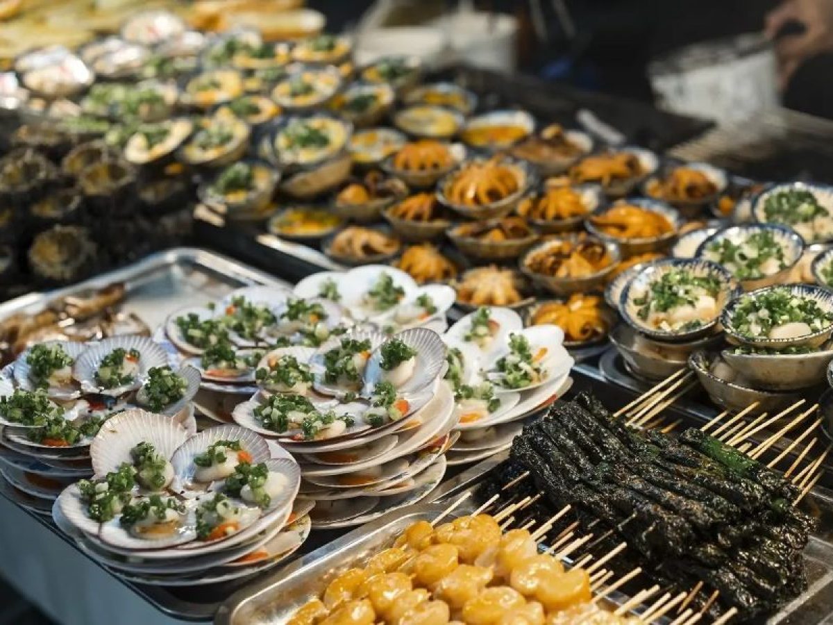 fresh seafood at Son Tra night market
