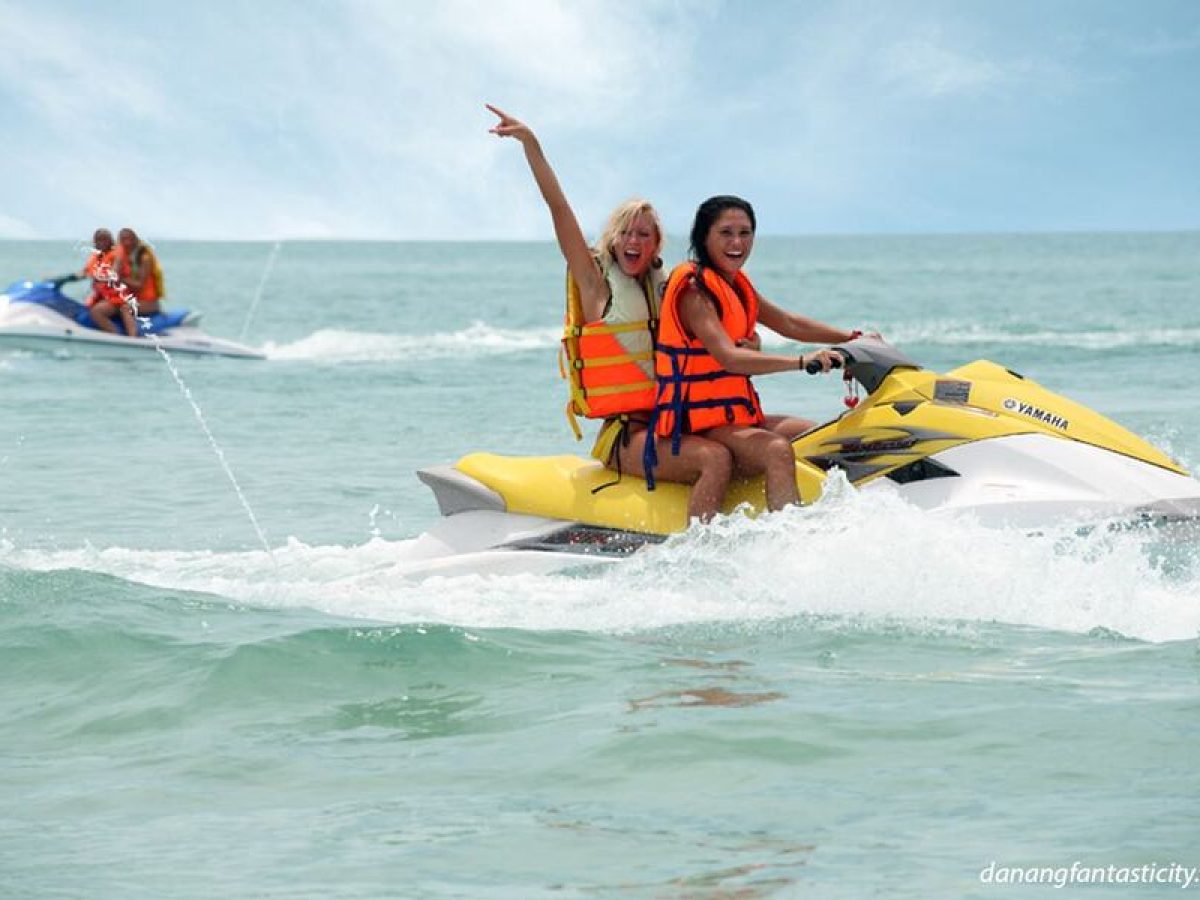 jet ski at My Khe beach