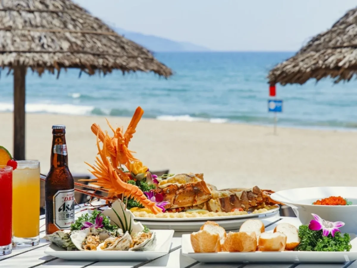Beachfront dining in Da Nang 
