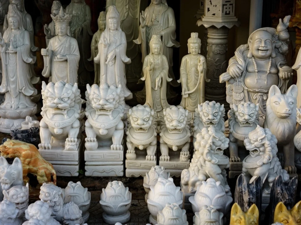 Marble products from Non Nuoc stone carving