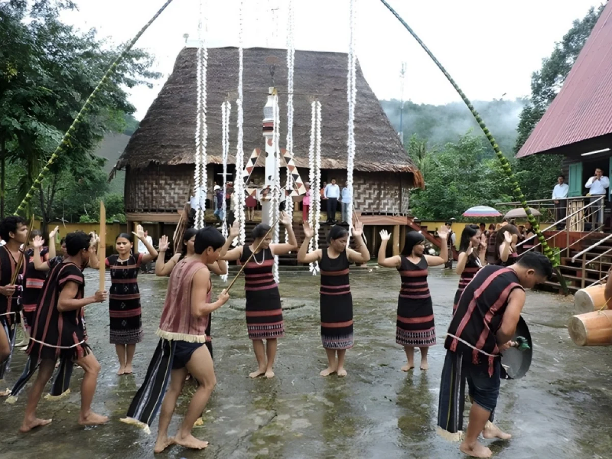 Vibing with Co Tu community in the Tung Tung Ya Ya Dance