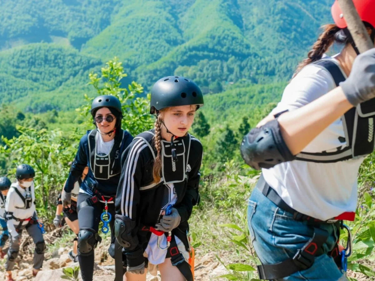 Joining mindful trekking Da Nang