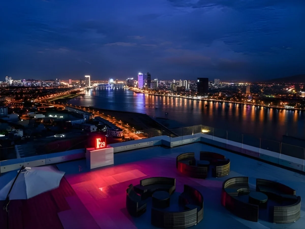 rooftop bars Da Nang aside the Han River