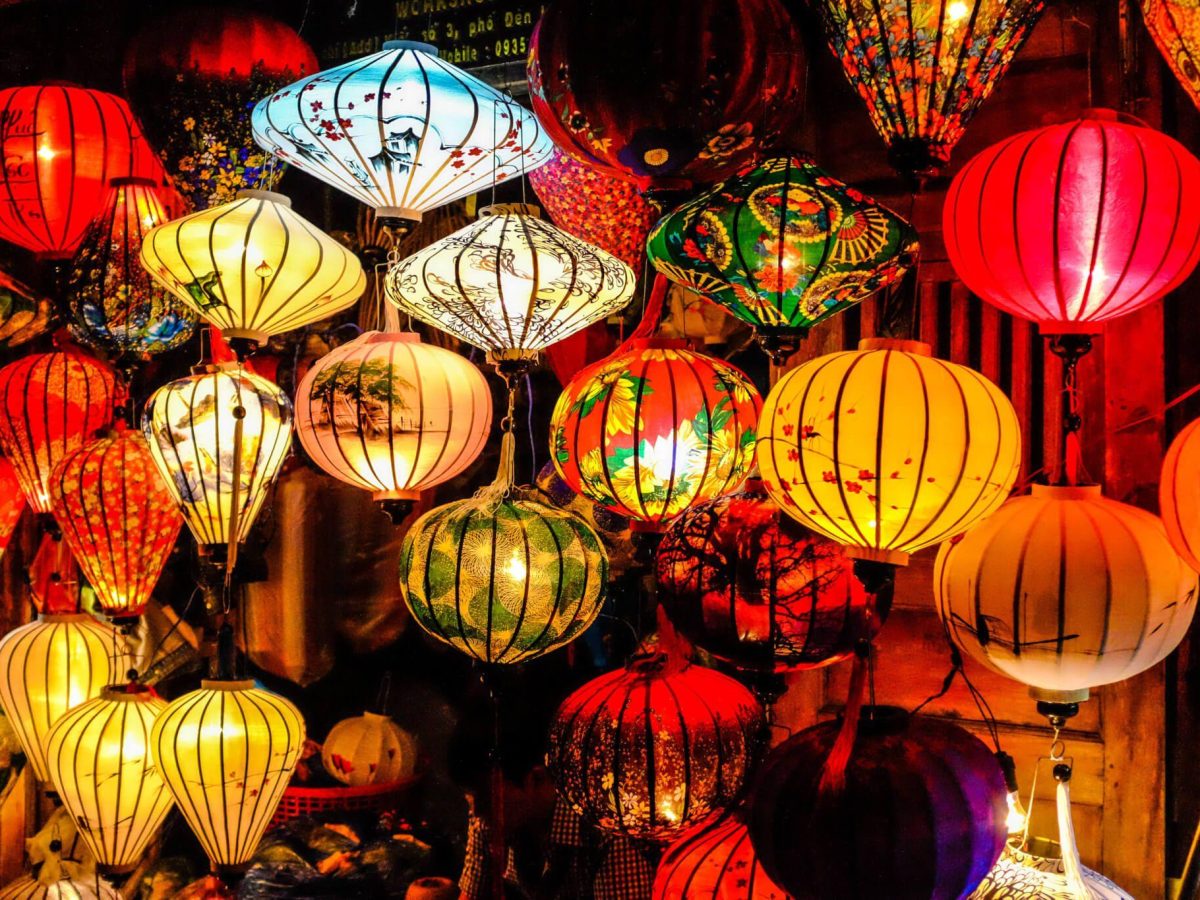 Hoi An lanterns that reflecting Chinese and Japanese style 