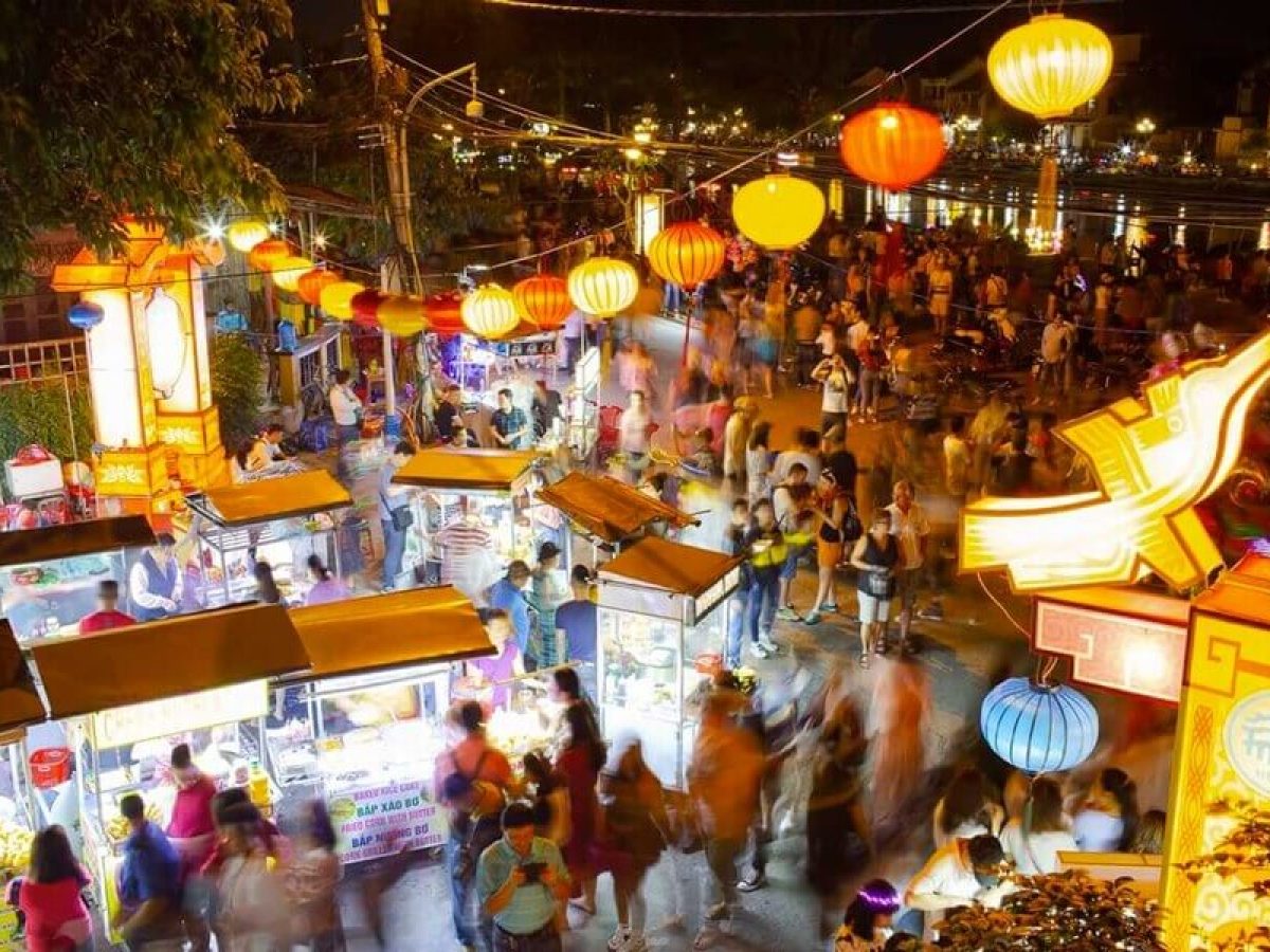 evening street food scene in Hoi An with diverse options