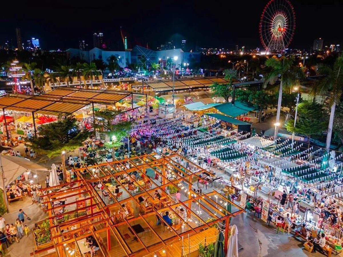 a night at Danang market

