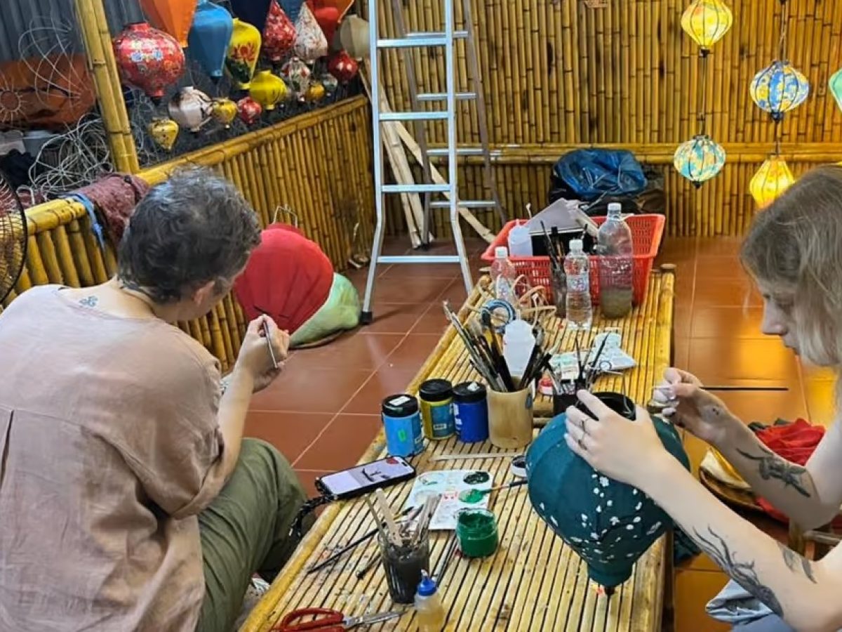 travellers joining lantern workshop