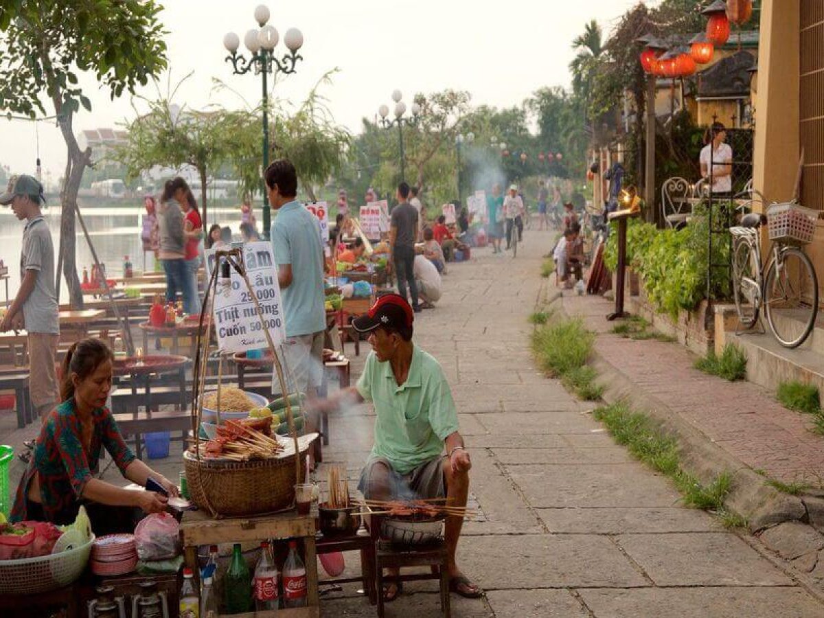 a food stall in Hoi An with an affordable prize