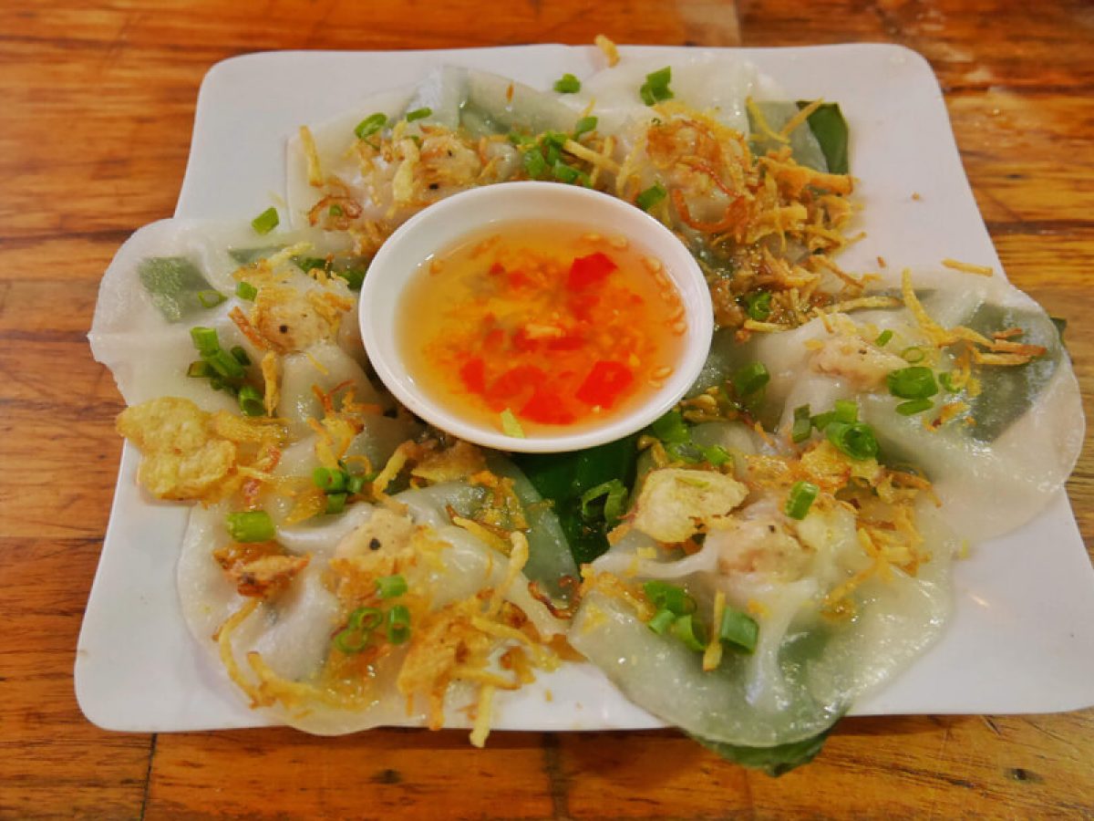 white rose dumpling (banh bao banh vac)